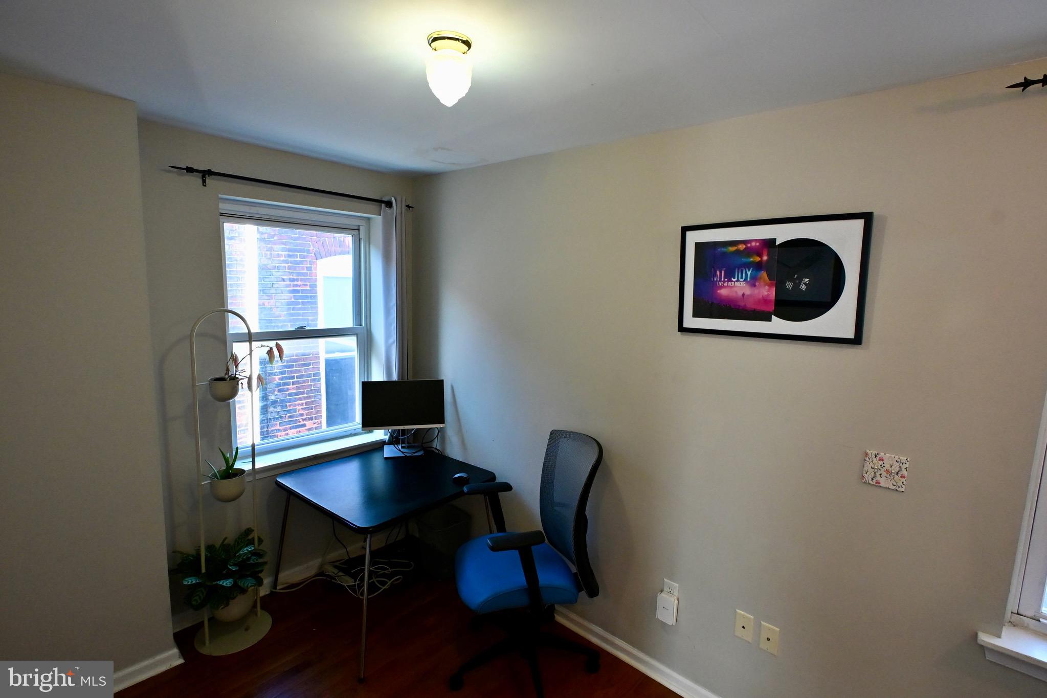 EAST KENSINGTON - Residential