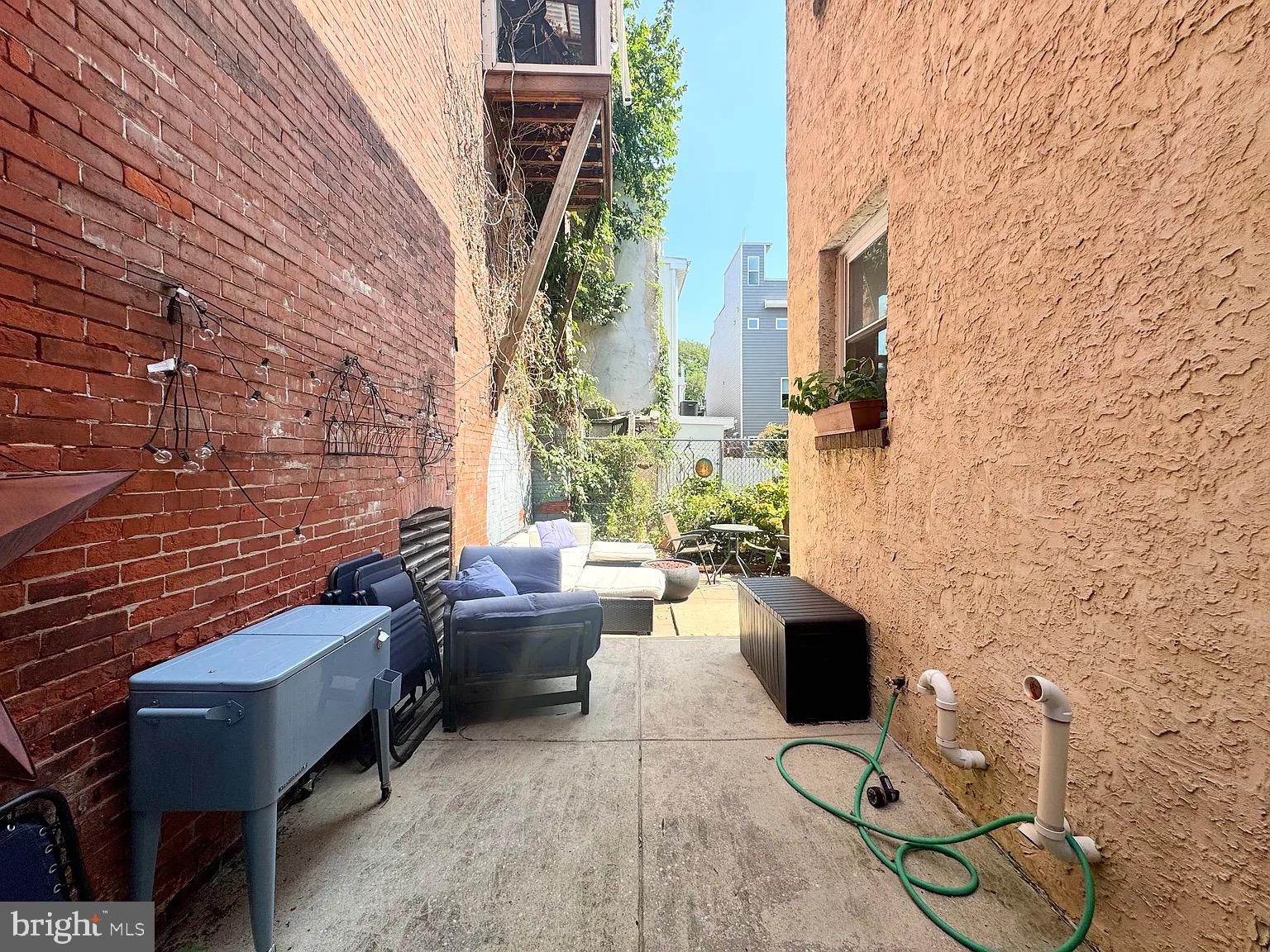 EAST KENSINGTON - Residential