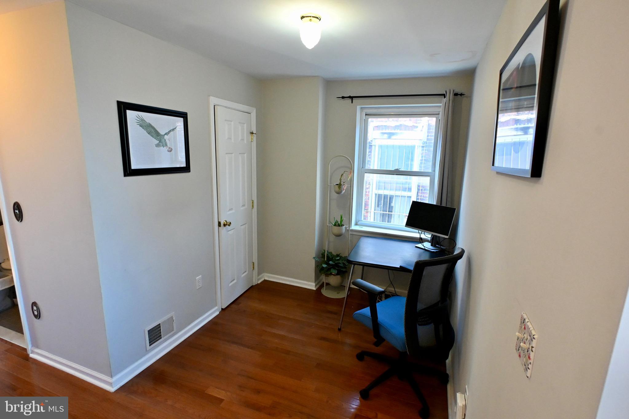 EAST KENSINGTON - Residential