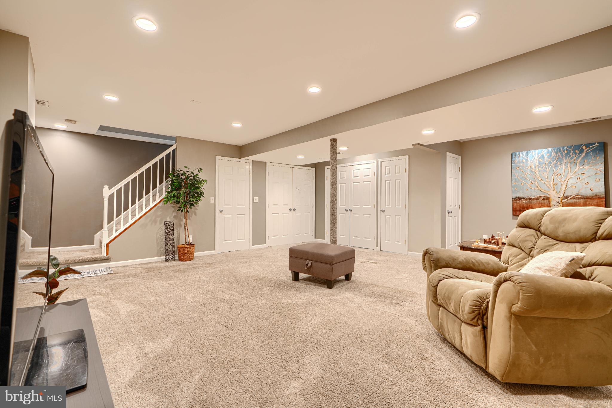 HUNTERS RUN - Residential