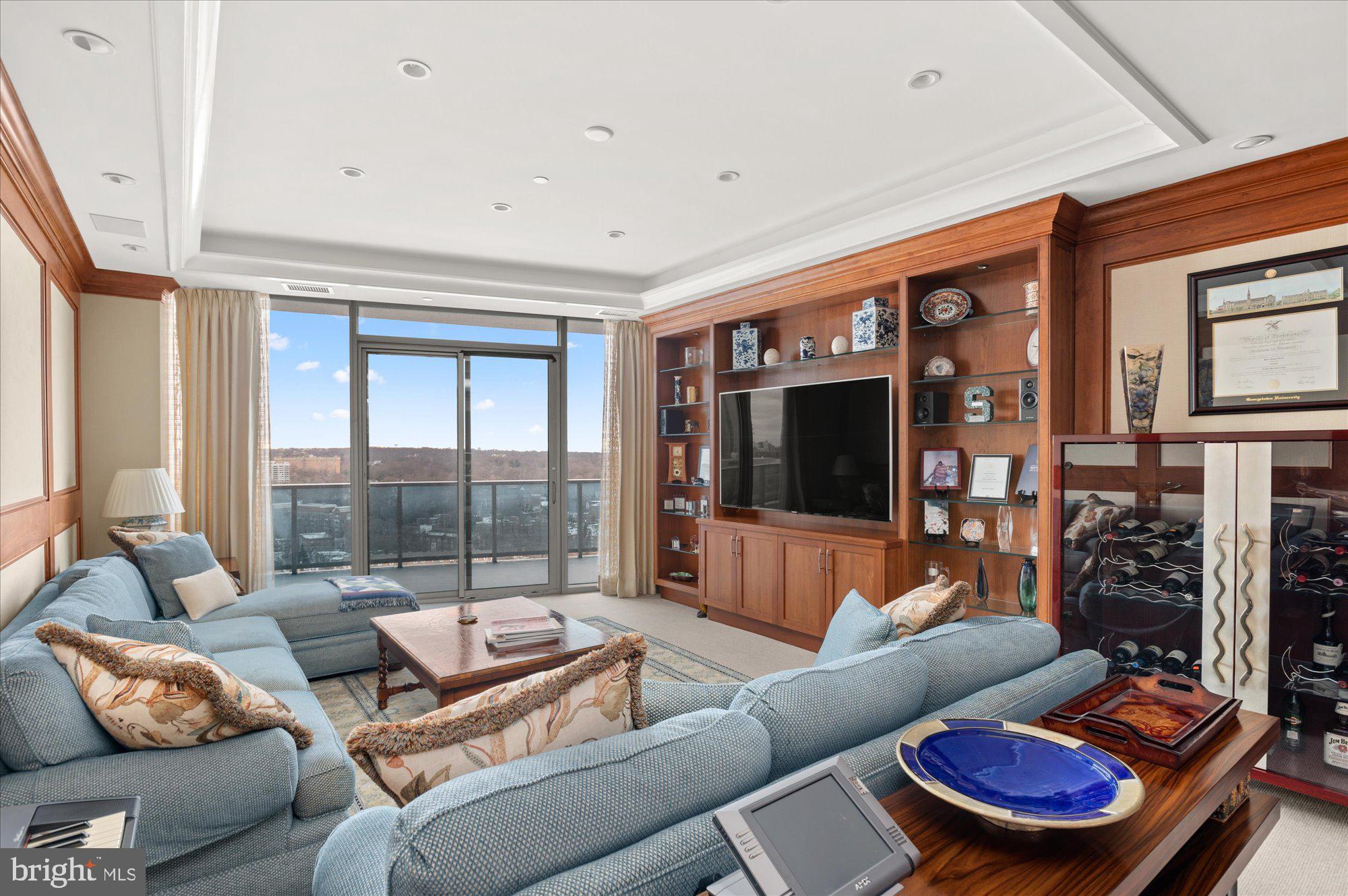 TURNBERRY TOWER - Residential