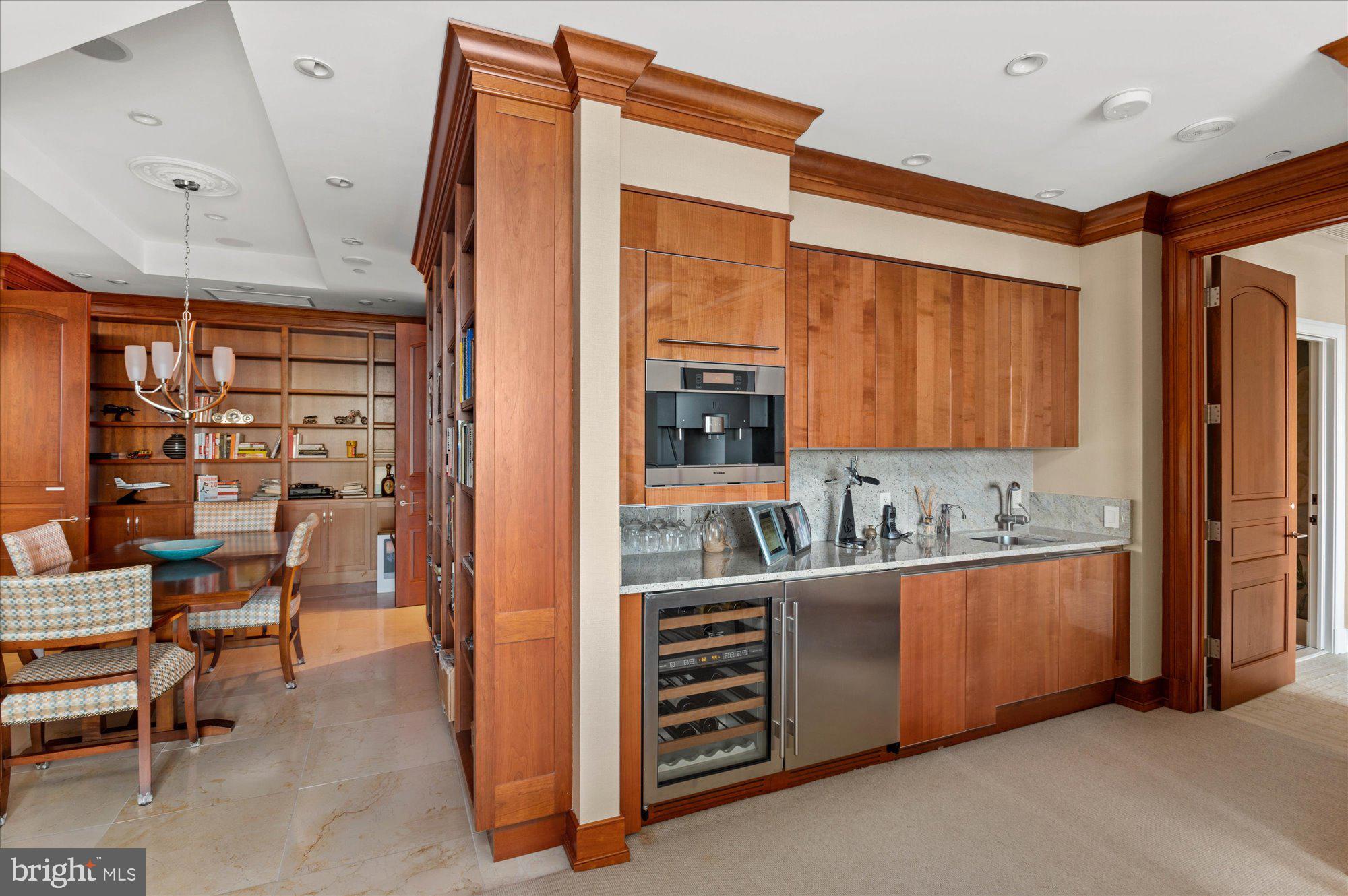 TURNBERRY TOWER - Residential