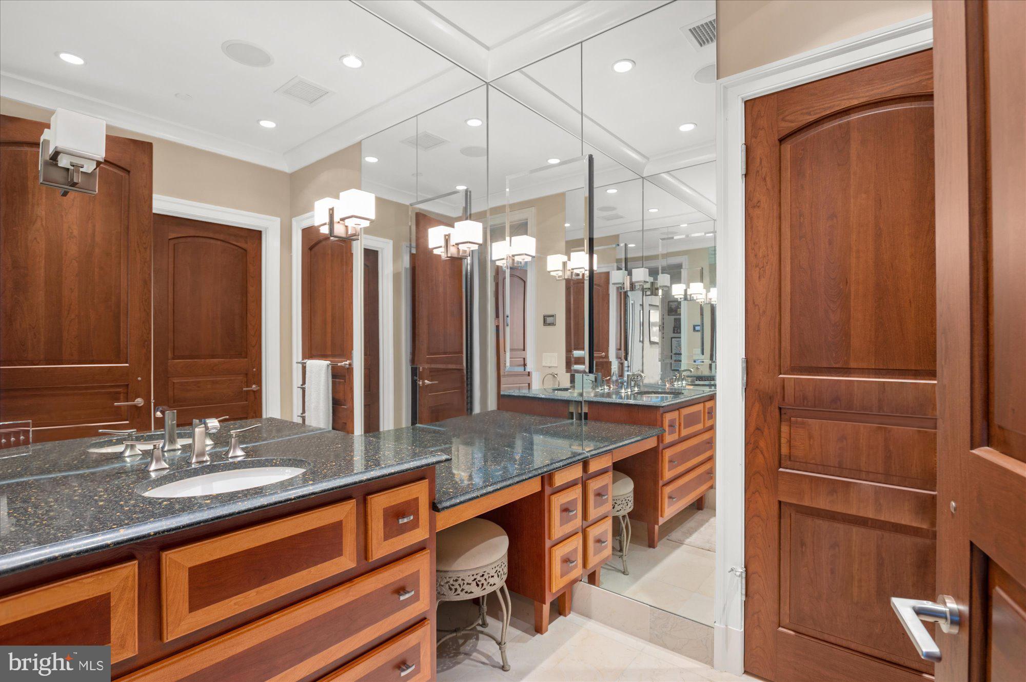 TURNBERRY TOWER - Residential