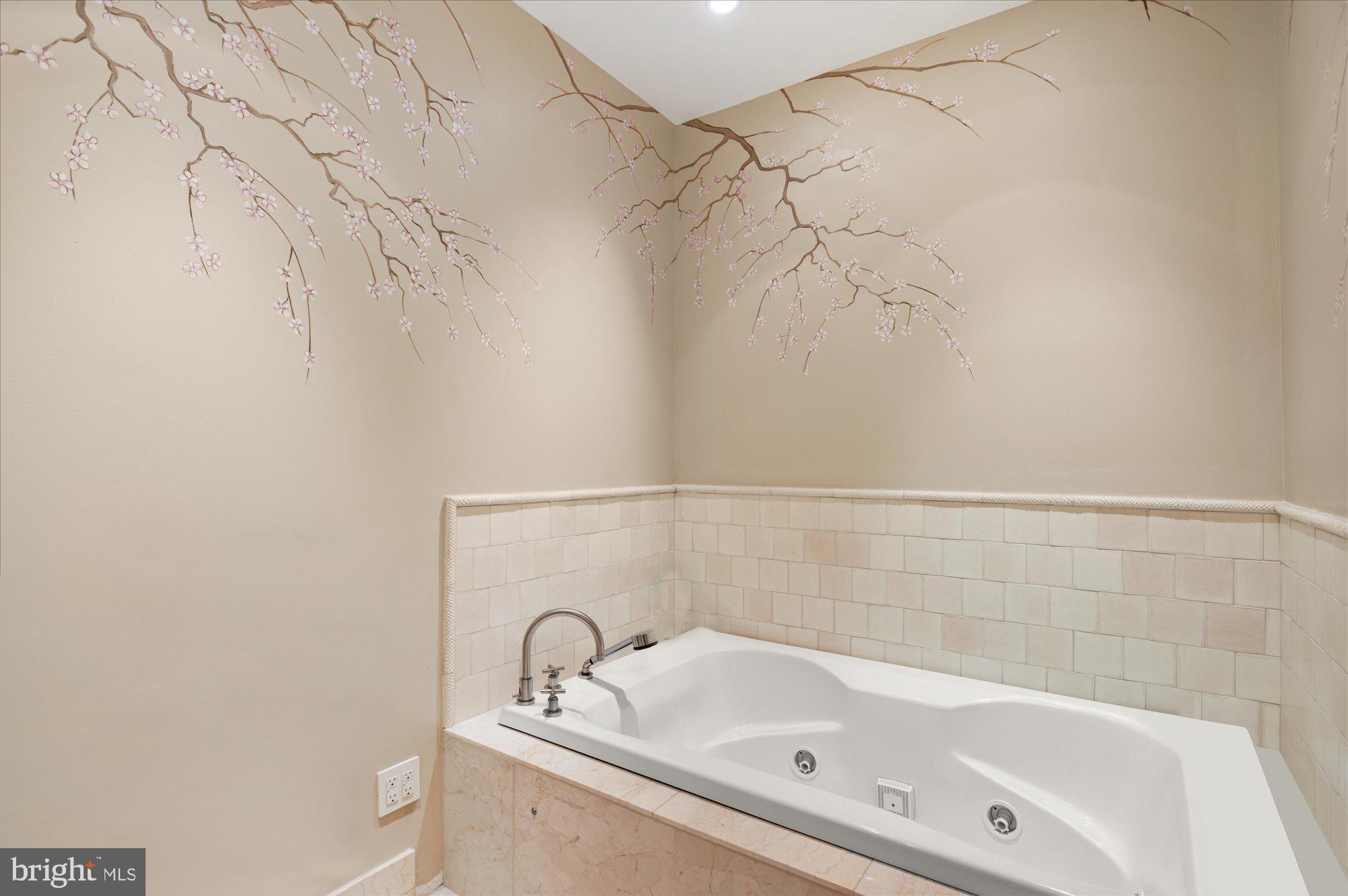 TURNBERRY TOWER - Residential