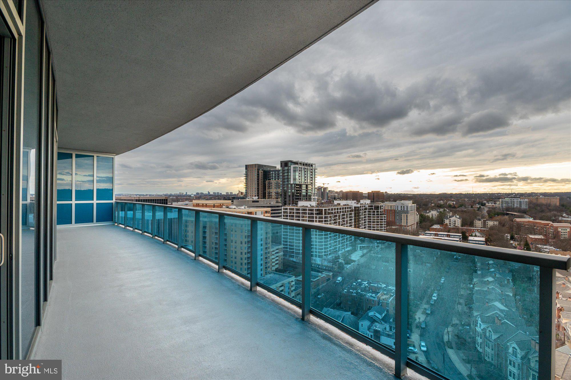 TURNBERRY TOWER - Residential