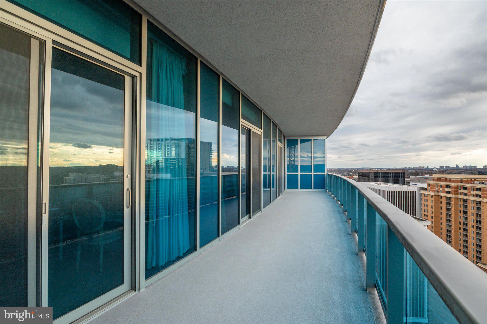 TURNBERRY TOWER - Residential