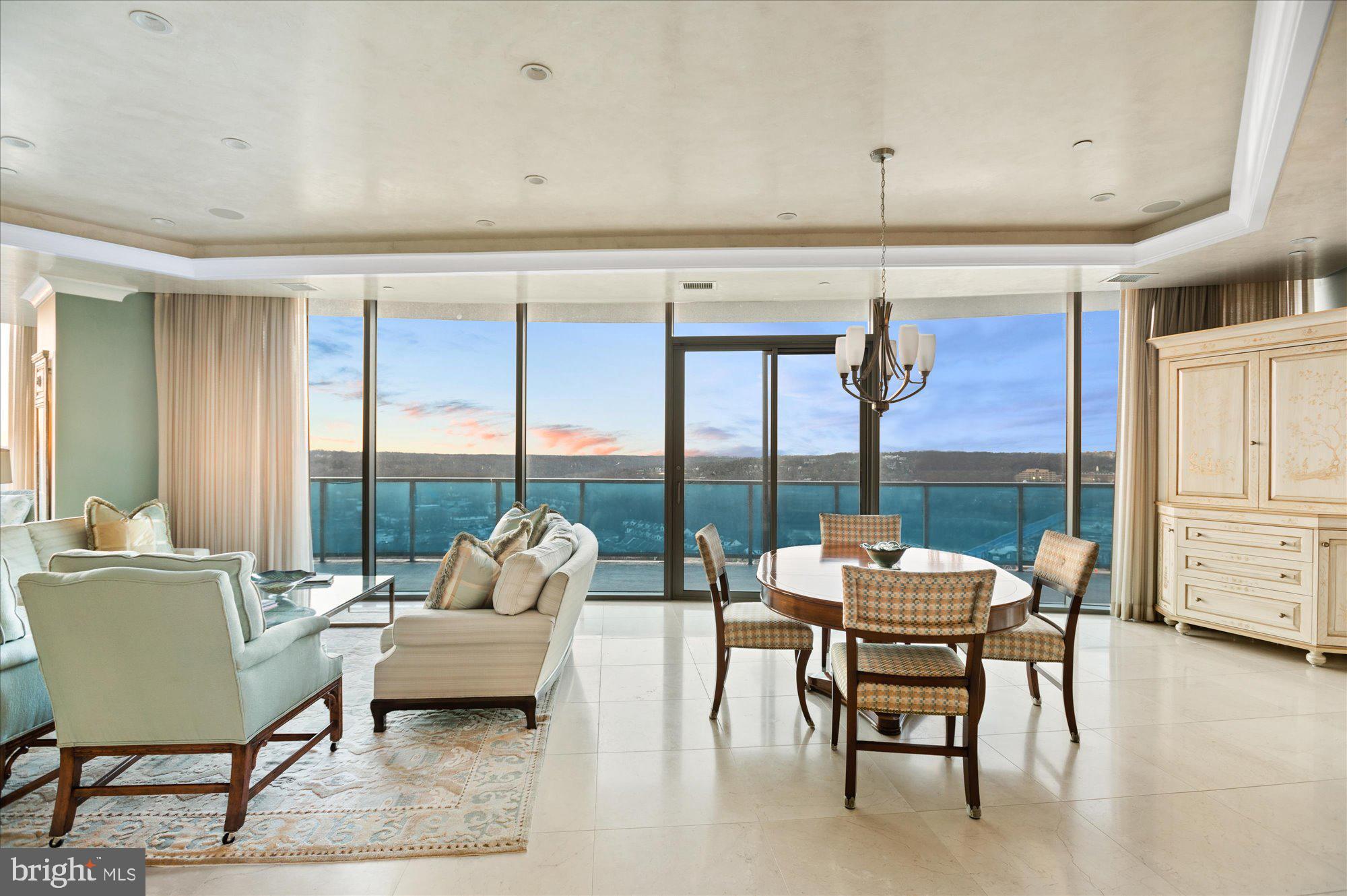 TURNBERRY TOWER - Residential