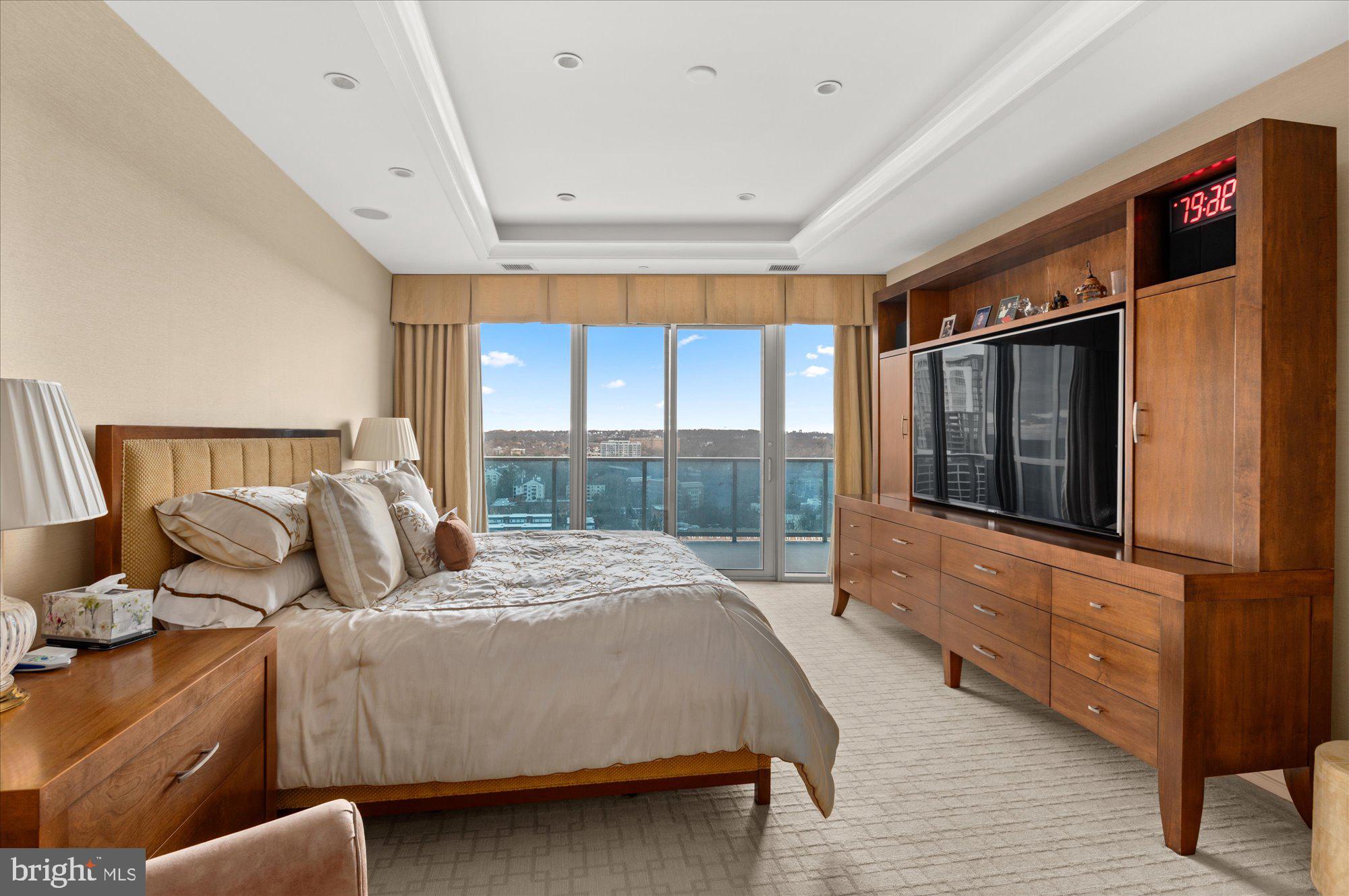 TURNBERRY TOWER - Residential