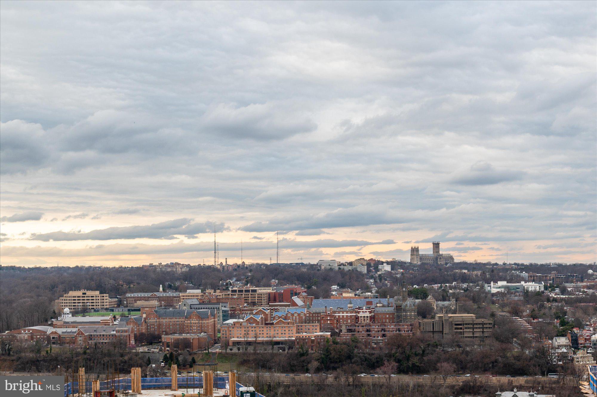 TURNBERRY TOWER - Residential