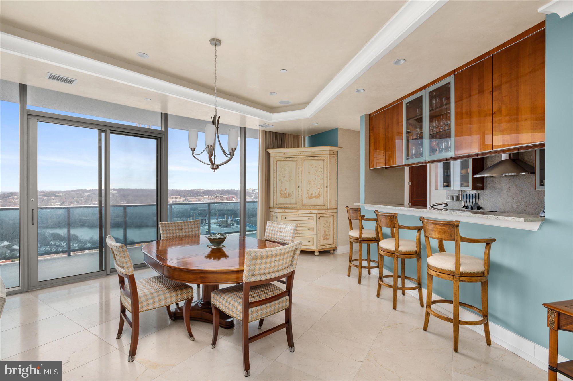 TURNBERRY TOWER - Residential