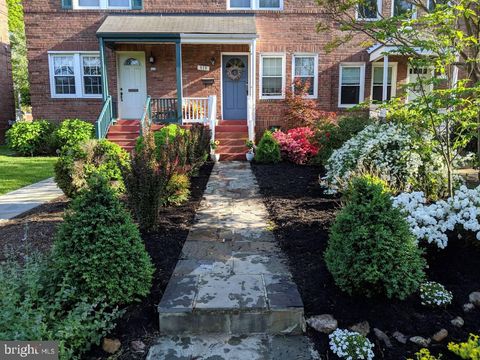 Photo of 539 E Nelson Avenue E, ALEXANDRIA, VA 22301 (MLS # VAAX2059200)