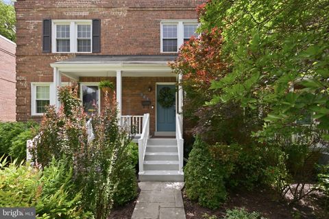 Photo of 539 E Nelson Avenue E, ALEXANDRIA, VA 22301 (MLS # VAAX2059200)