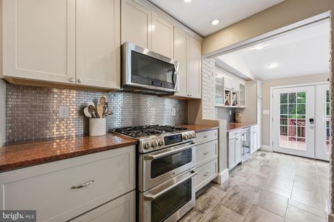 Tiny photo for 539 E Nelson Avenue E, ALEXANDRIA, VA 22301 (MLS # VAAX2059200)