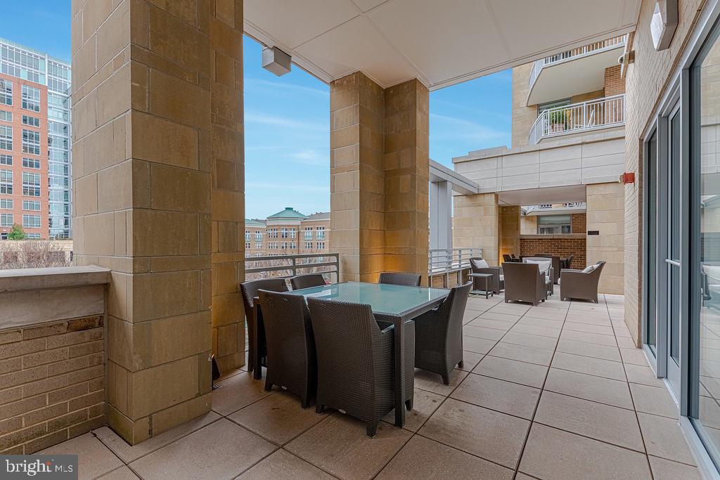 MIDTOWN AT RESTON TOWN CENTER - Residential