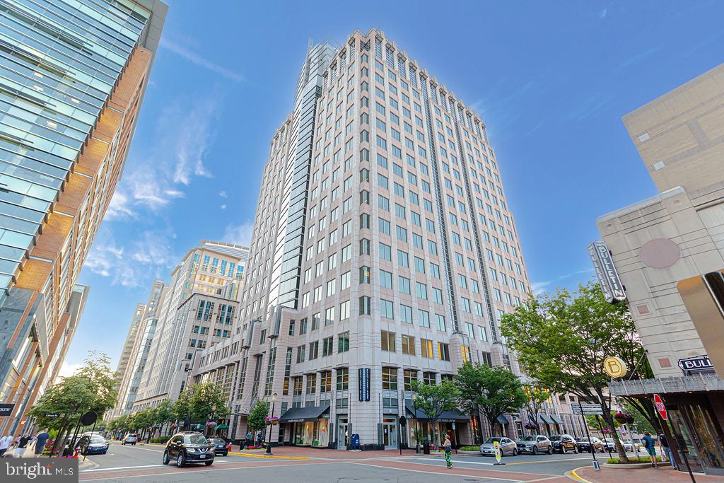 MIDTOWN AT RESTON TOWN CENTER - Residential