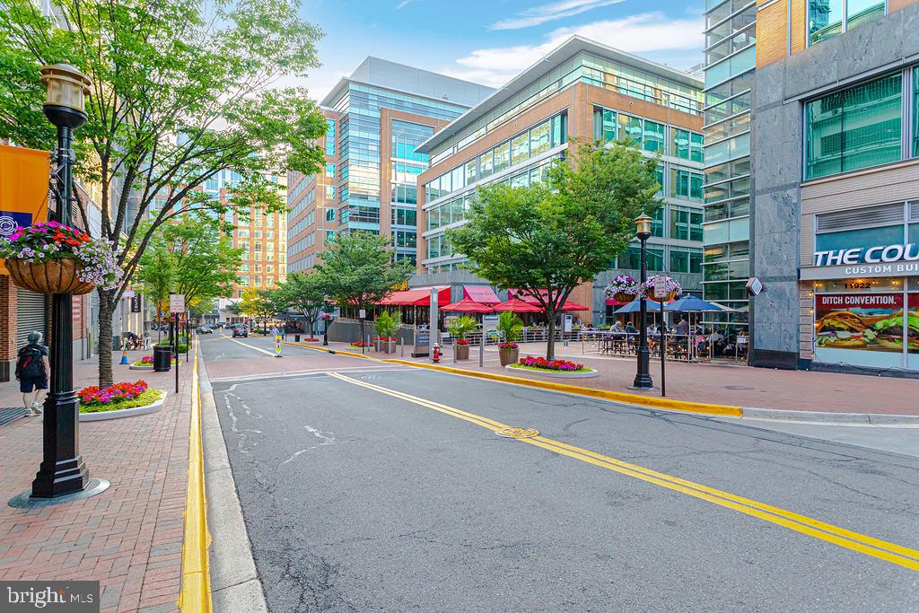 MIDTOWN AT RESTON TOWN CENTER - Residential