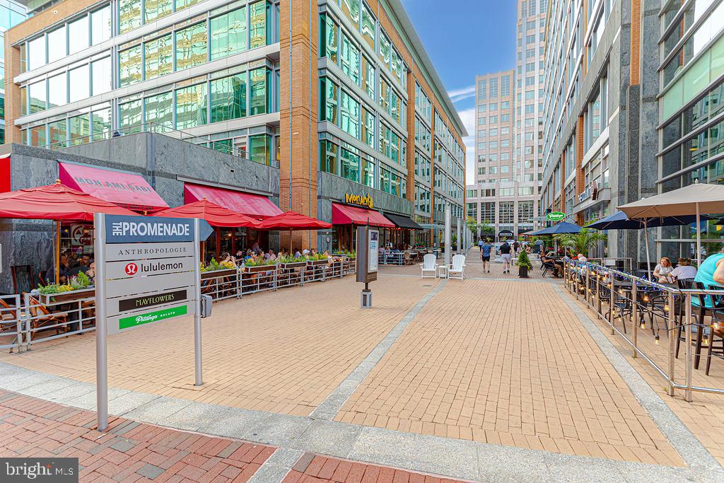 MIDTOWN AT RESTON TOWN CENTER - Residential