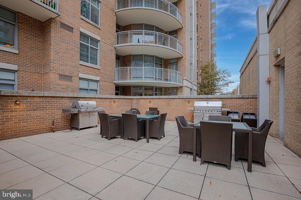 MIDTOWN AT RESTON TOWN CENTER - Residential