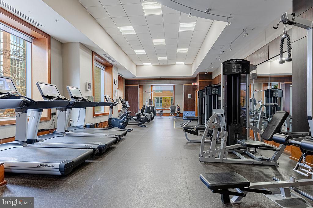 MIDTOWN AT RESTON TOWN CENTER - Residential