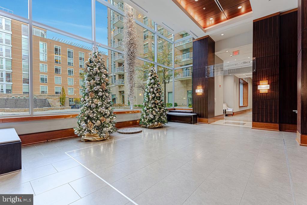 MIDTOWN AT RESTON TOWN CENTER - Residential