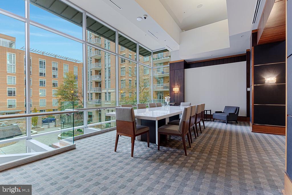 MIDTOWN AT RESTON TOWN CENTER - Residential