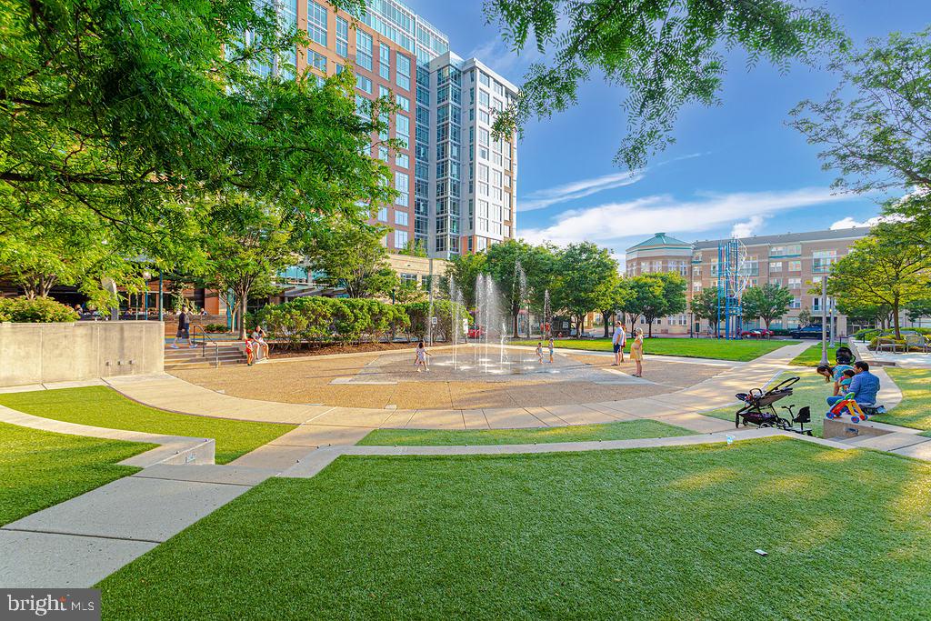 MIDTOWN AT RESTON TOWN CENTER - Residential