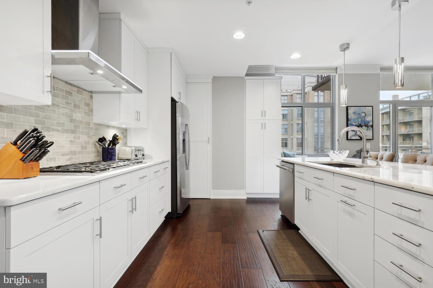 MIDTOWN AT RESTON TOWN CENTER - Residential