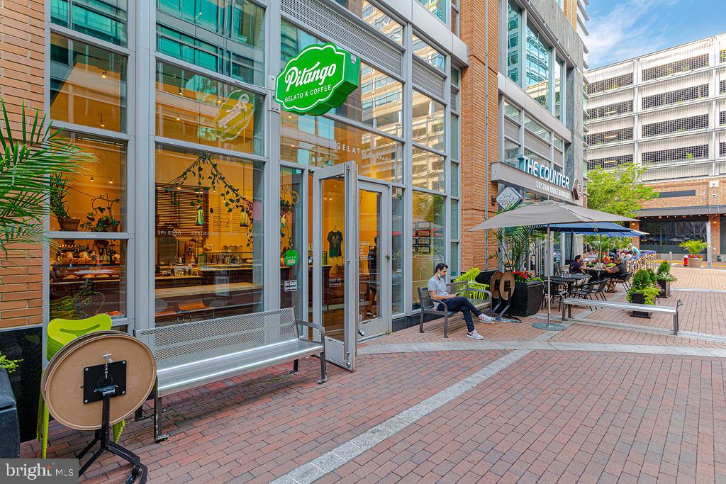 MIDTOWN AT RESTON TOWN CENTER - Residential