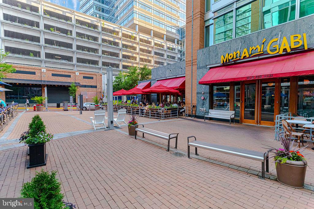 MIDTOWN AT RESTON TOWN CENTER - Residential