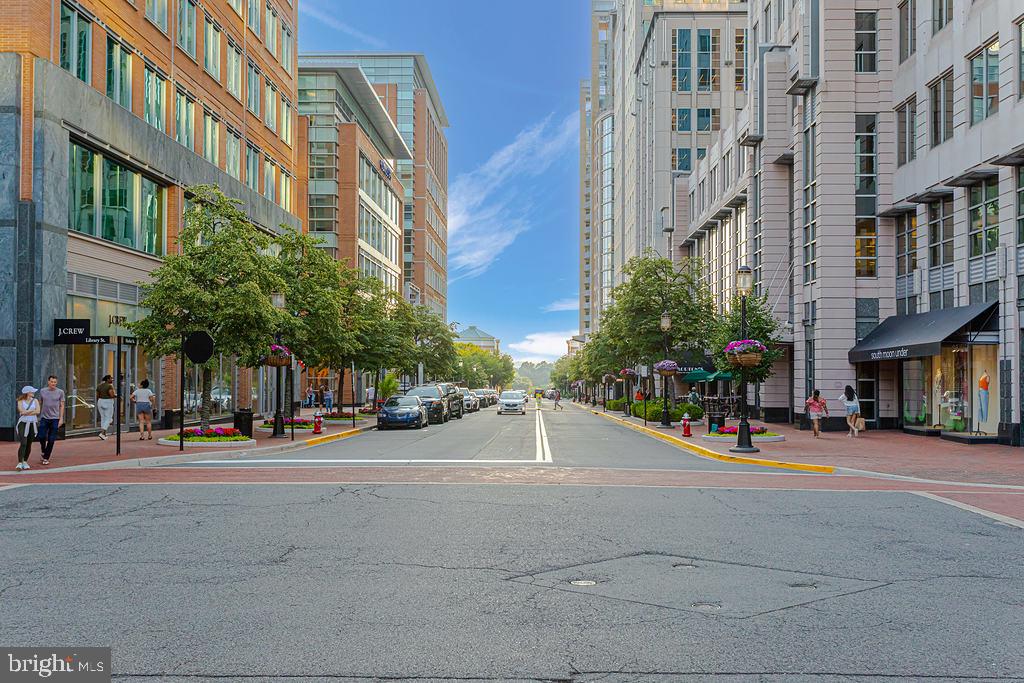 MIDTOWN AT RESTON TOWN CENTER - Residential