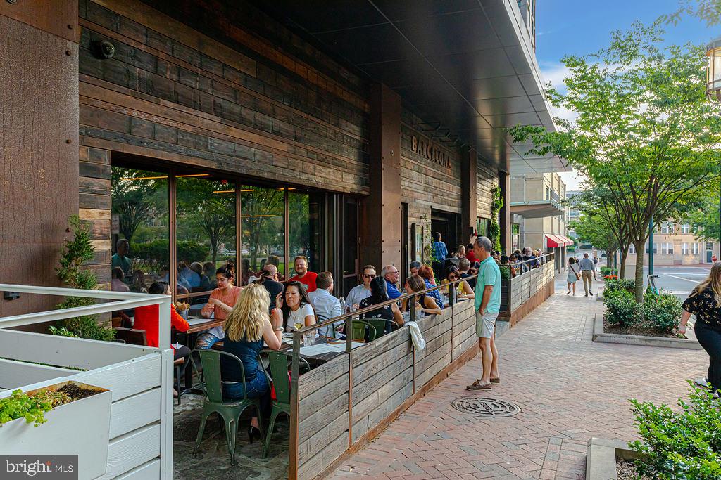MIDTOWN AT RESTON TOWN CENTER - Residential