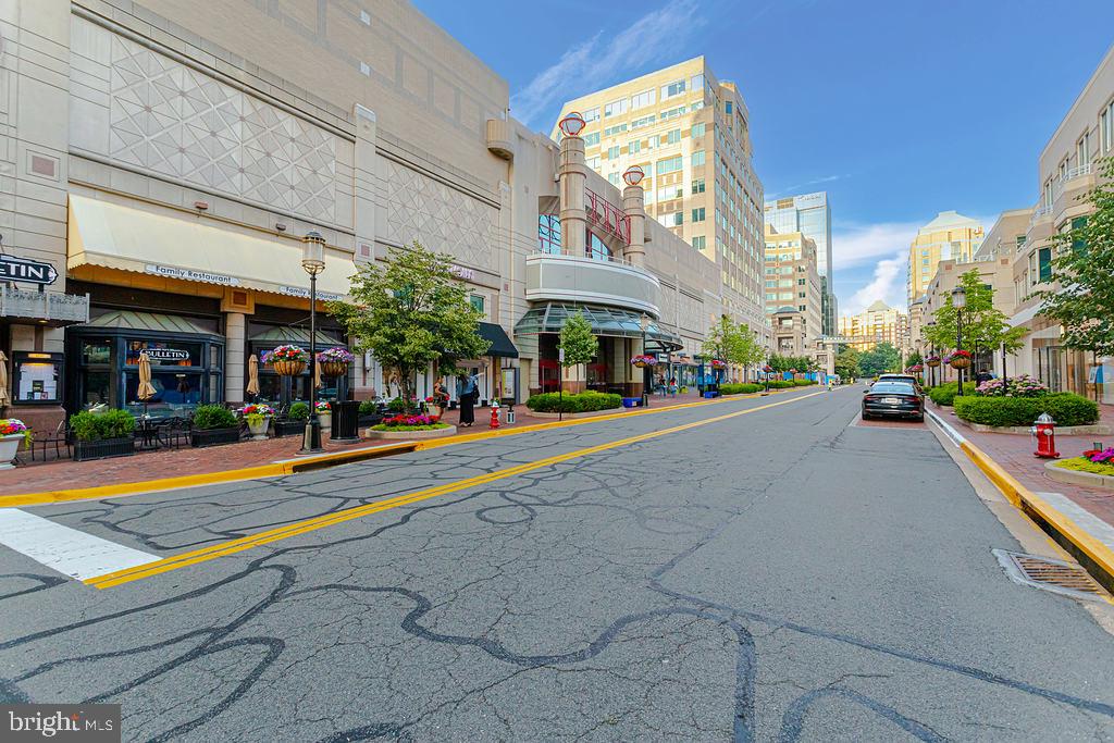 MIDTOWN AT RESTON TOWN CENTER - Residential