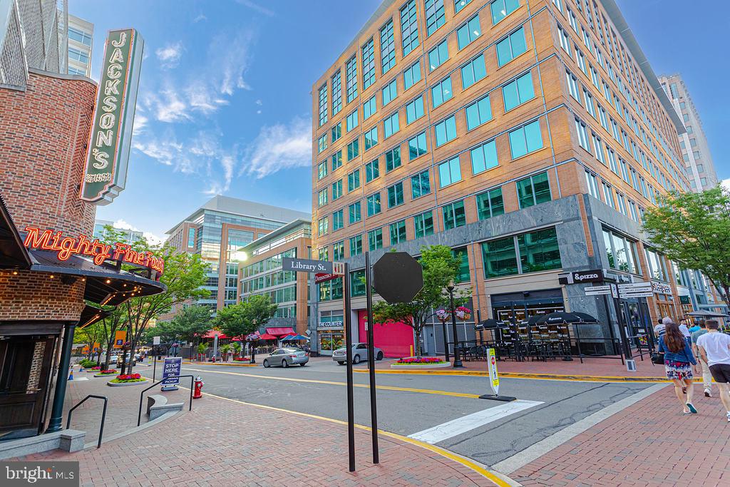 MIDTOWN AT RESTON TOWN CENTER - Residential