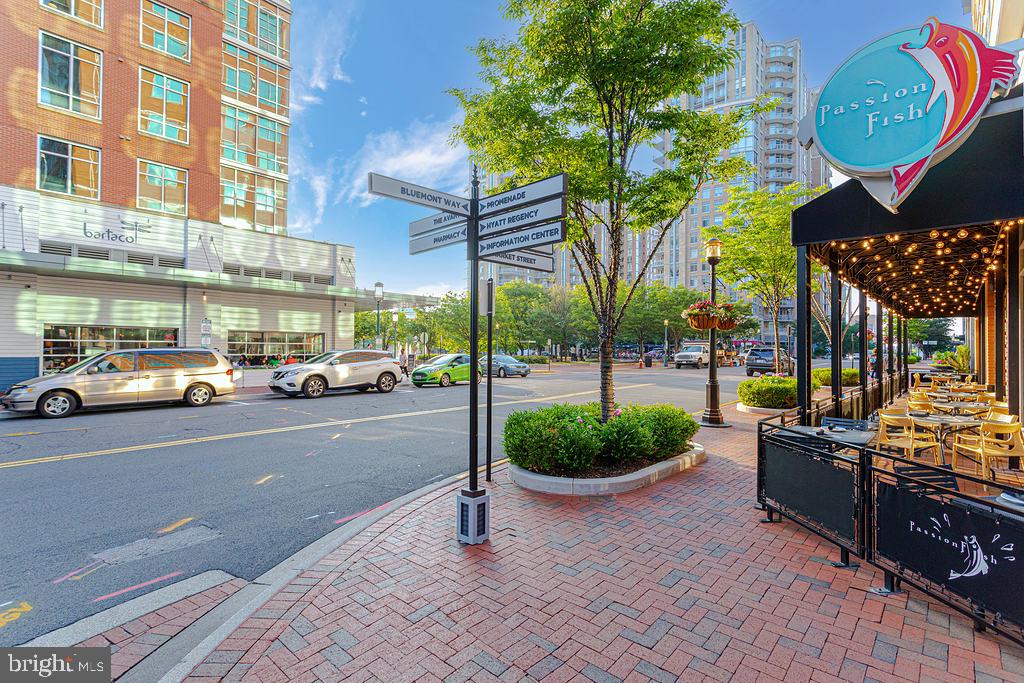 MIDTOWN AT RESTON TOWN CENTER - Residential
