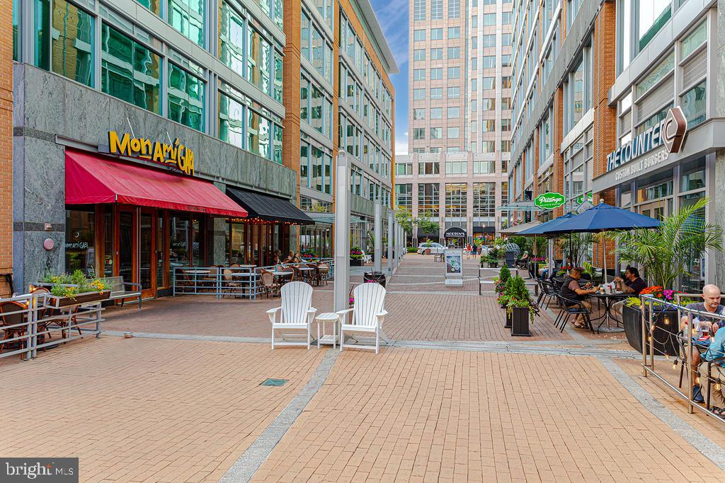 MIDTOWN AT RESTON TOWN CENTER - Residential