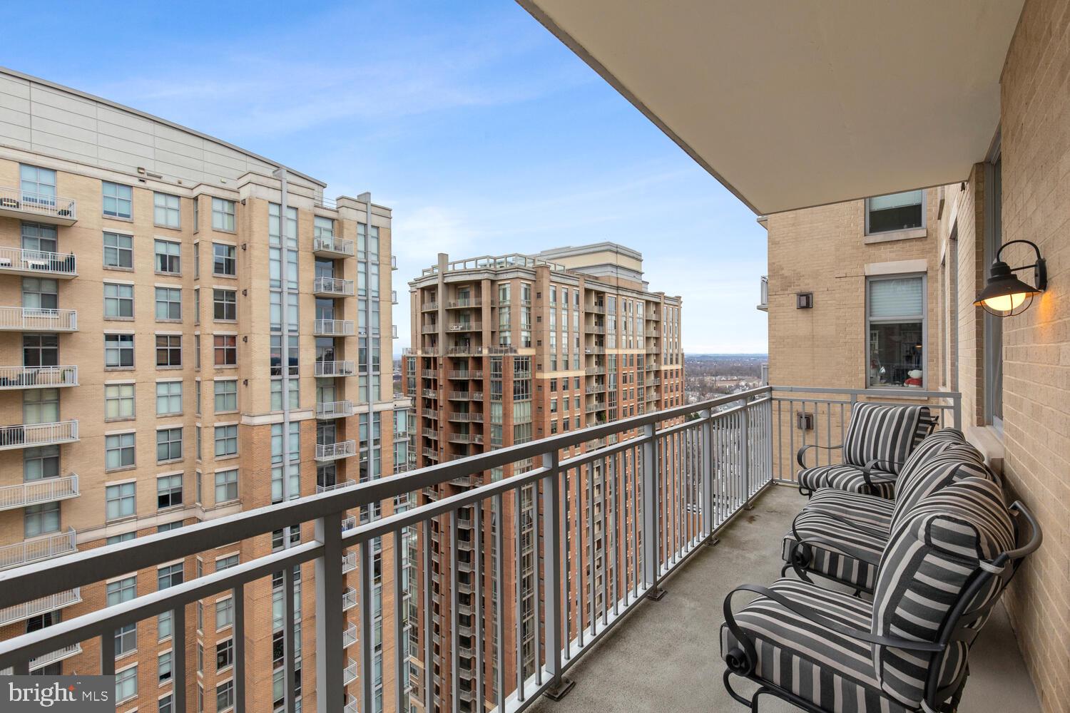 MIDTOWN AT RESTON TOWN CENTER - Residential