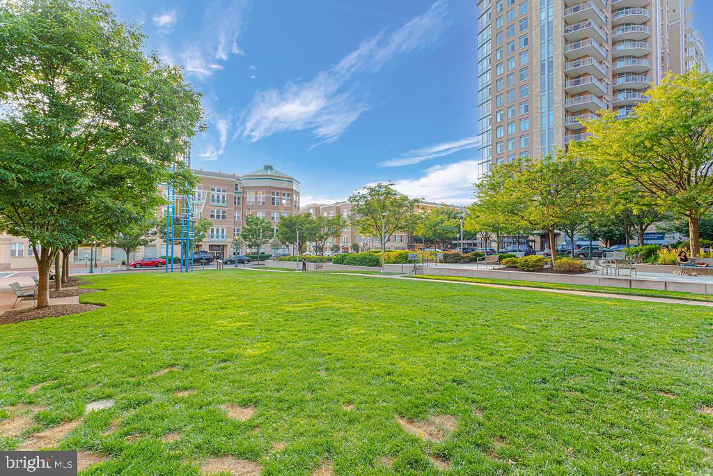 MIDTOWN AT RESTON TOWN CENTER - Residential