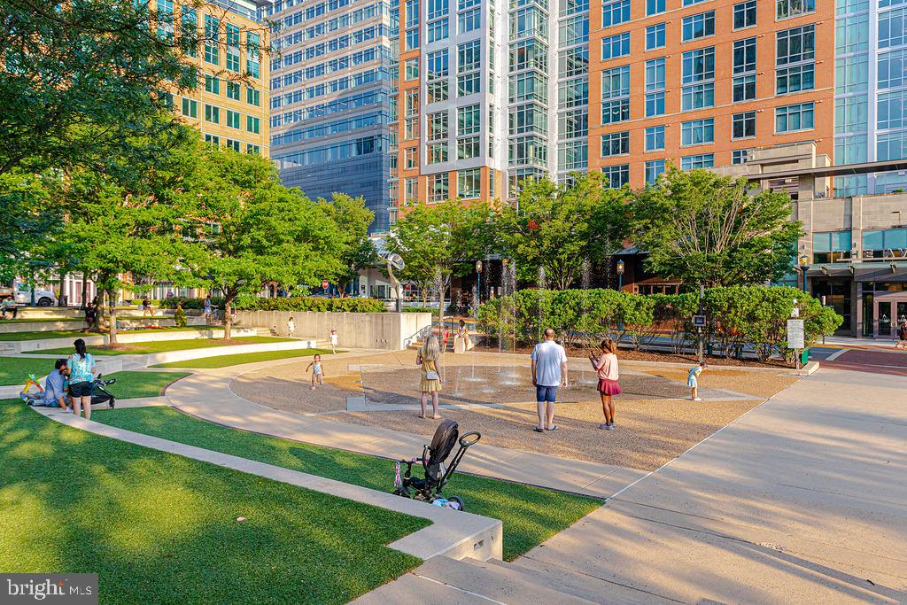 MIDTOWN AT RESTON TOWN CENTER - Residential