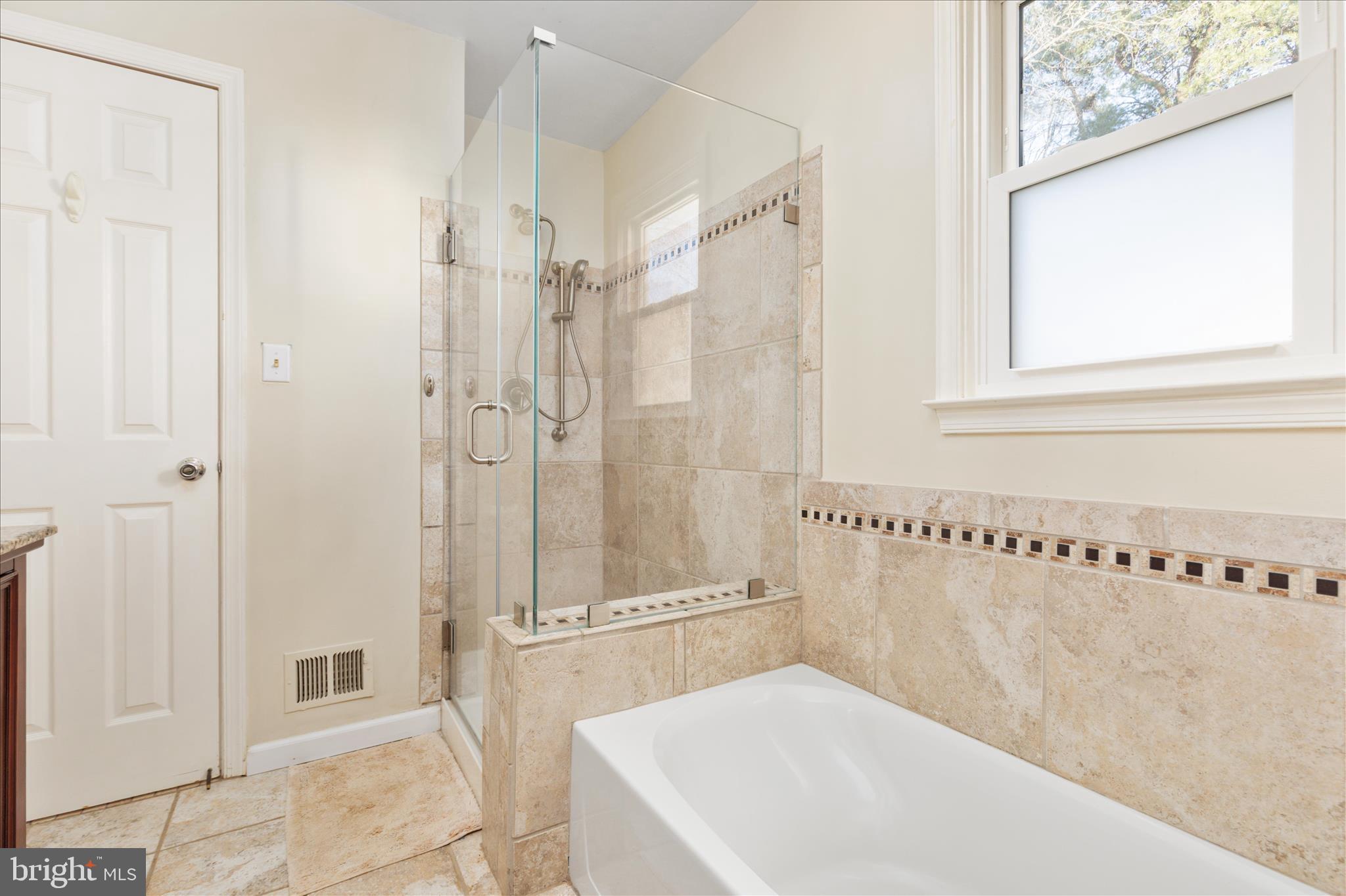 LEE MANOR - Residential