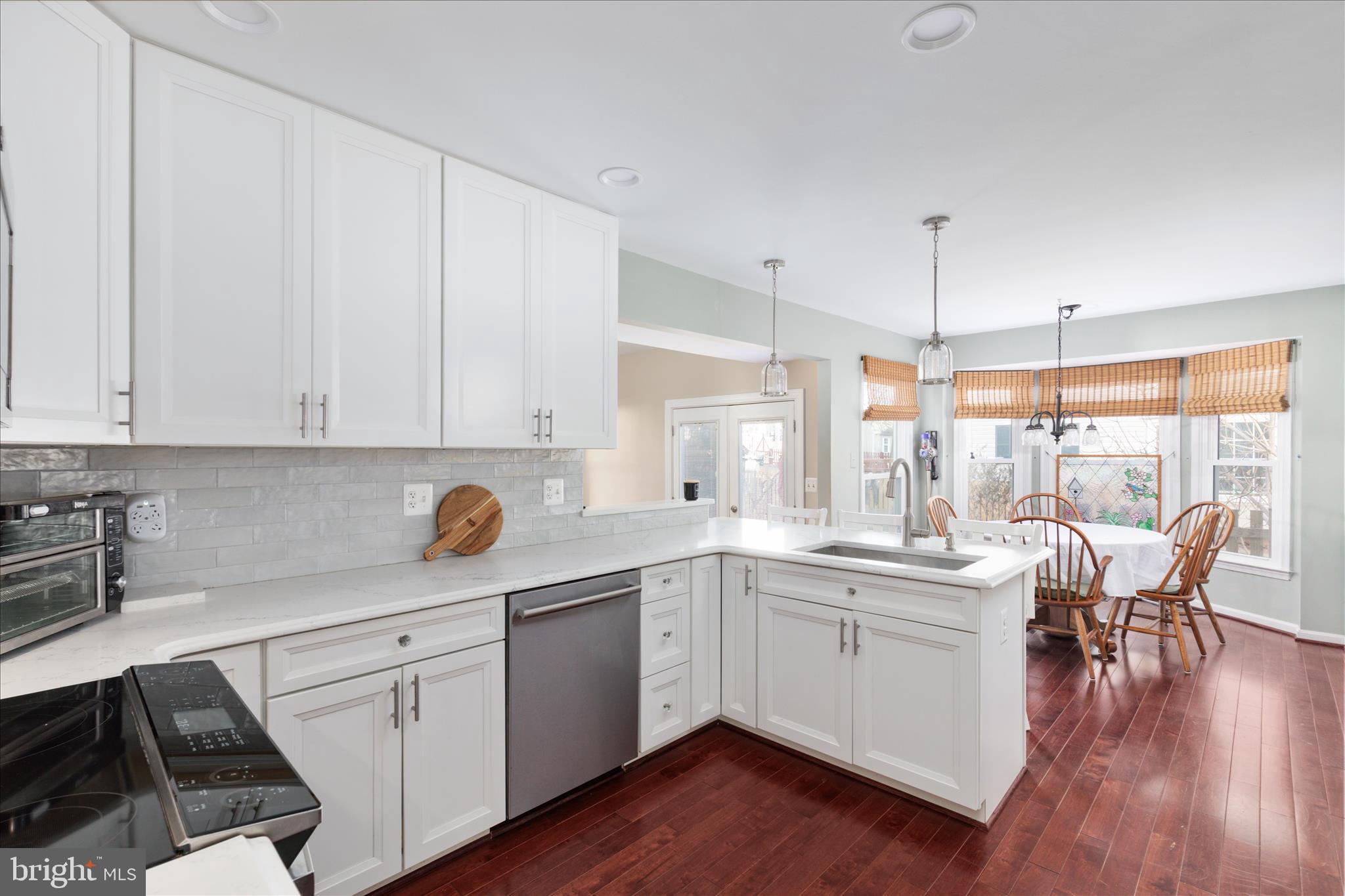 LEE MANOR - Residential