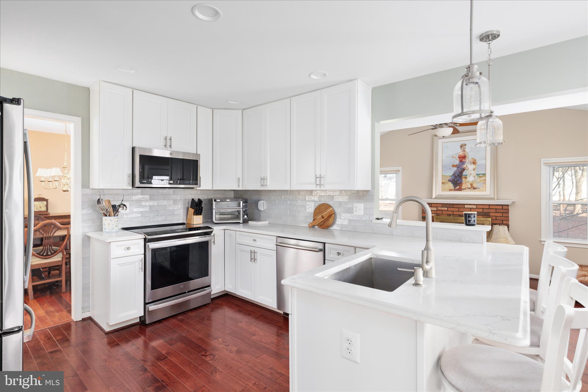 LEE MANOR - Residential