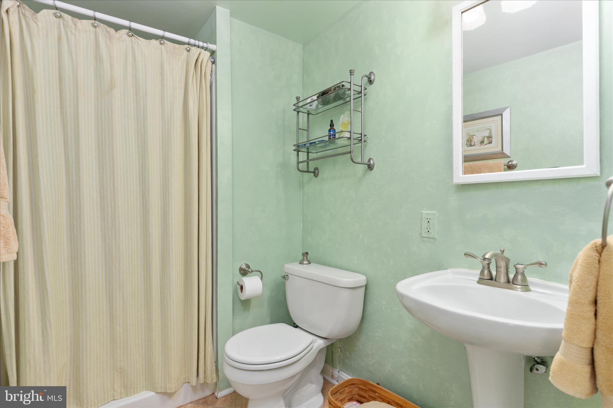 LEE MANOR - Residential