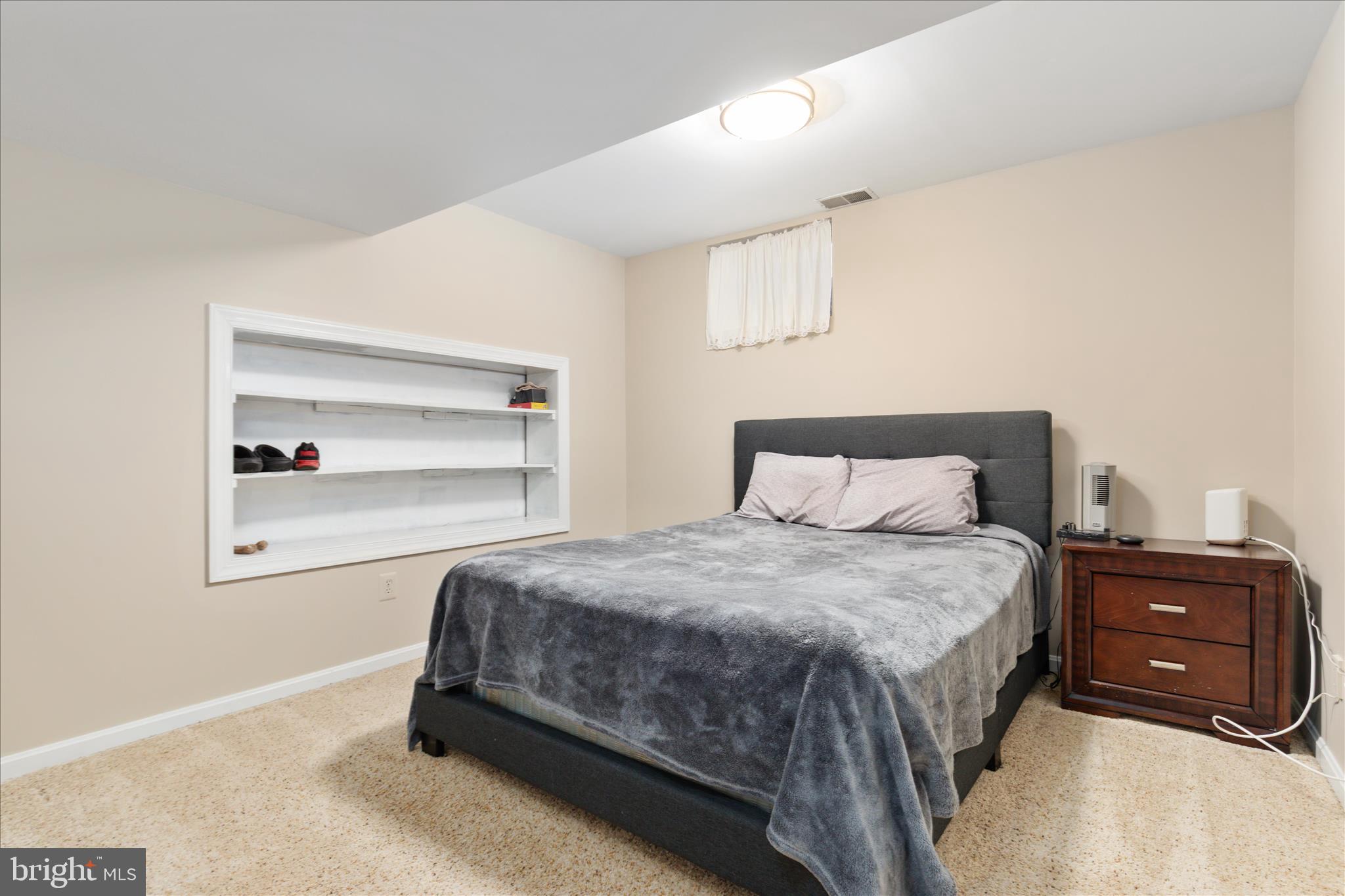 LEE MANOR - Residential