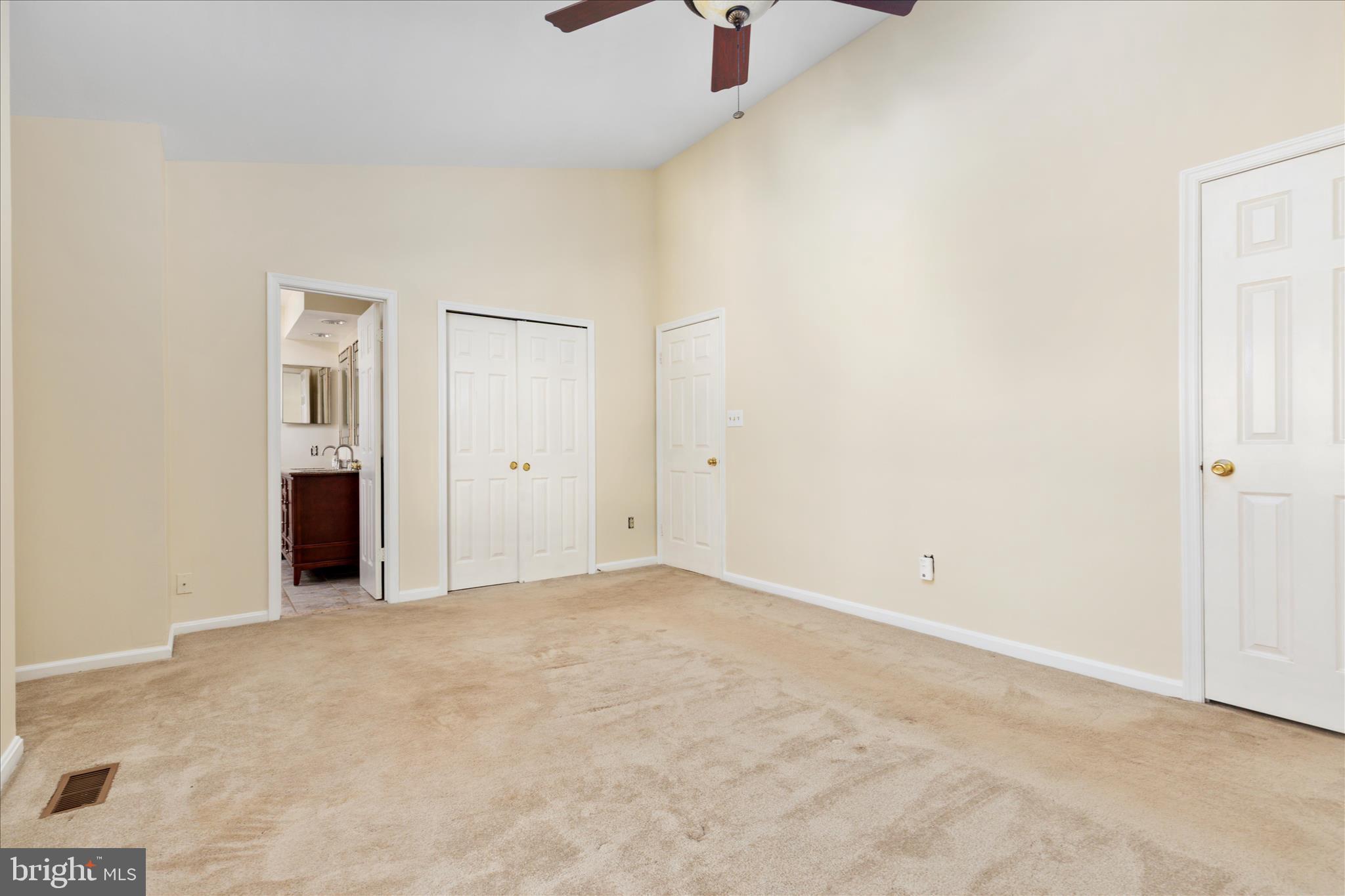 LEE MANOR - Residential