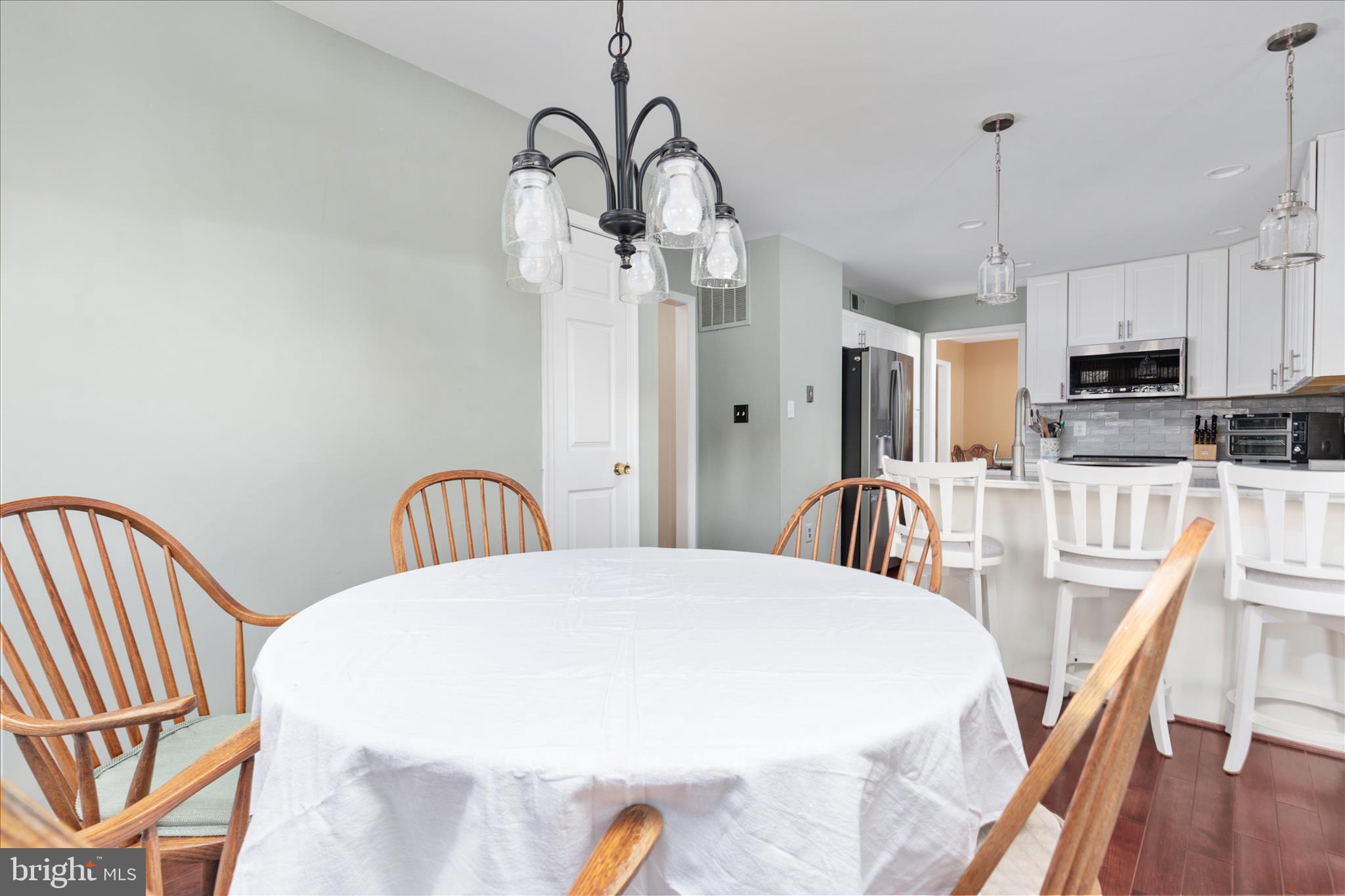 LEE MANOR - Residential