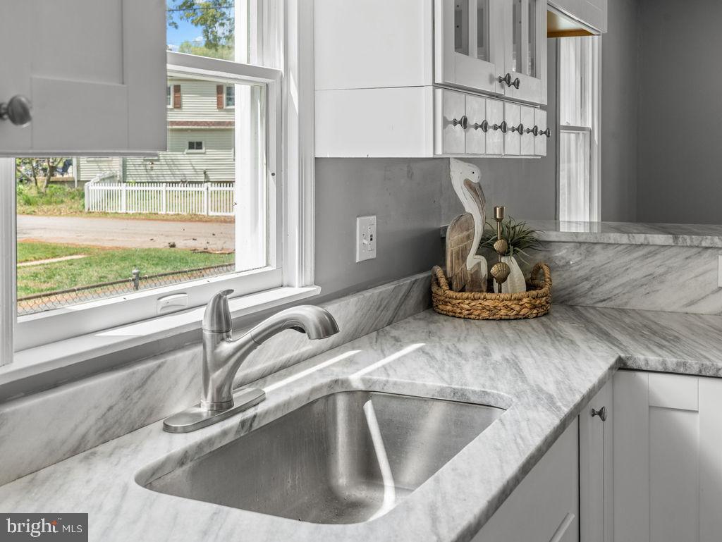 UPPER MAGOTHY BEACH - Residential