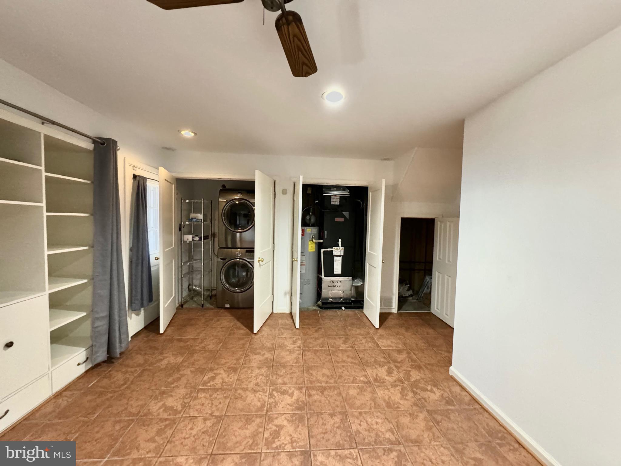 SEVEN OAKS - Residential Lease