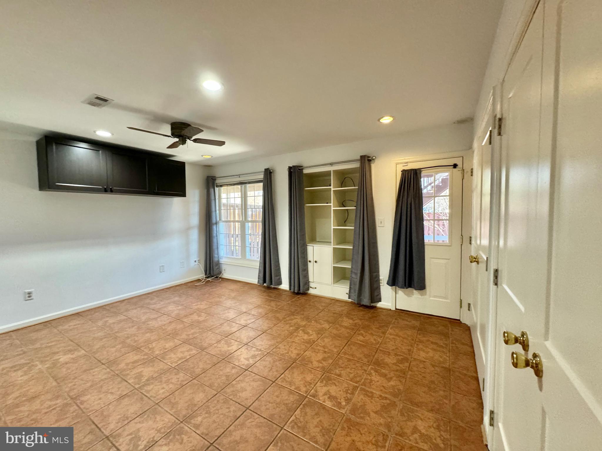 SEVEN OAKS - Residential Lease