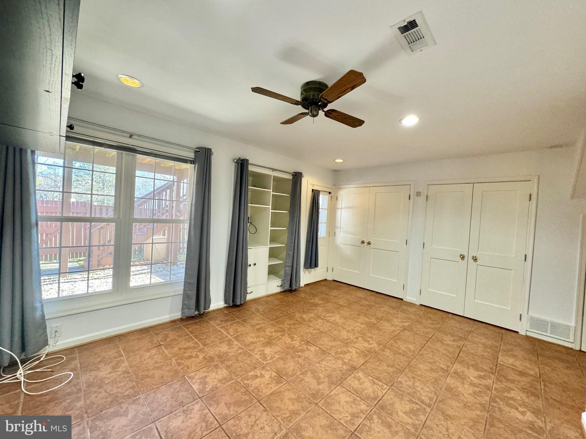 SEVEN OAKS - Residential Lease