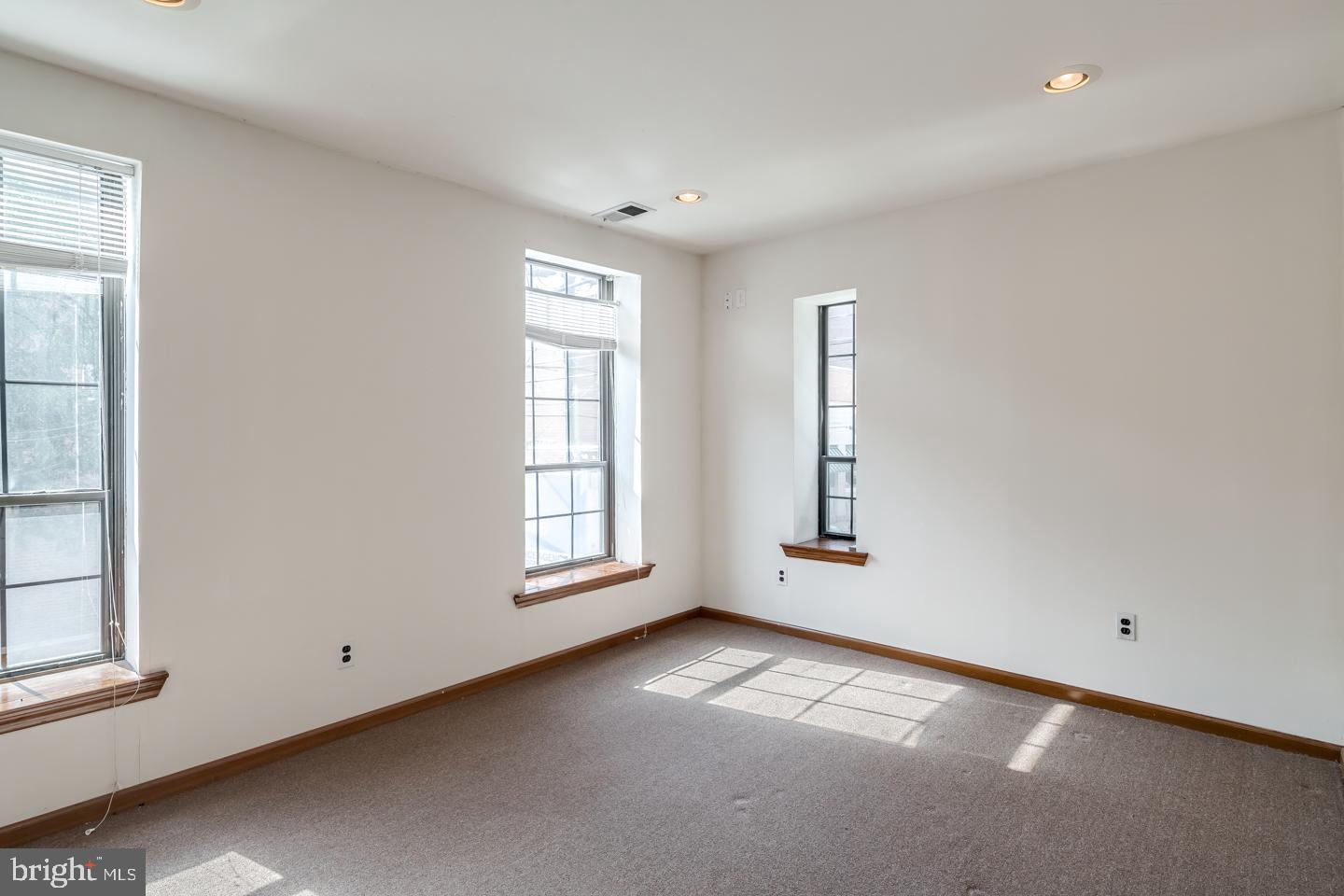 GRADUATE HOSPITAL - Residential Lease